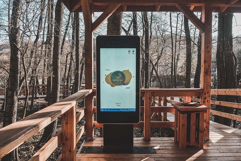 22 WALL-MOUNTED PCAP OUTDOOR TOUCH SCREEN_7