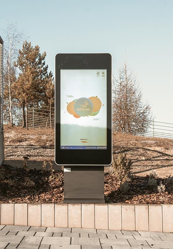22 WALL-MOUNTED PCAP OUTDOOR TOUCH SCREEN_8